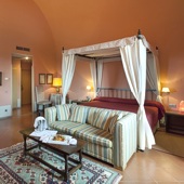 bedroom at Parador de Cardona