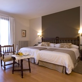 bedroom at Puebla de Sanabria Parador Hotel